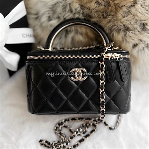 chanel vanity pochette con catena|Chanel vanity case styles.